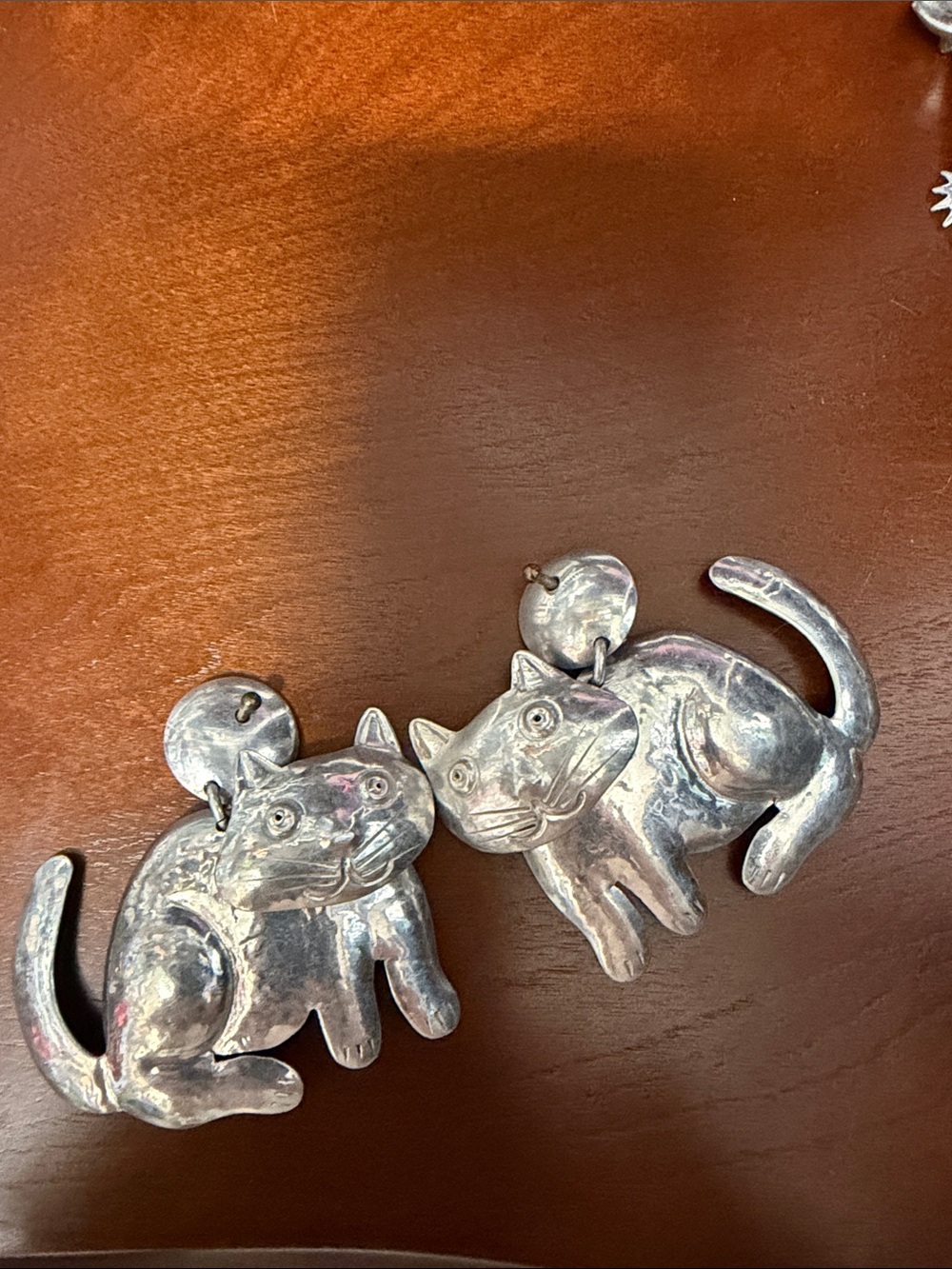 Ultra Lite Silver Cat Dangle Earrings 1990’s